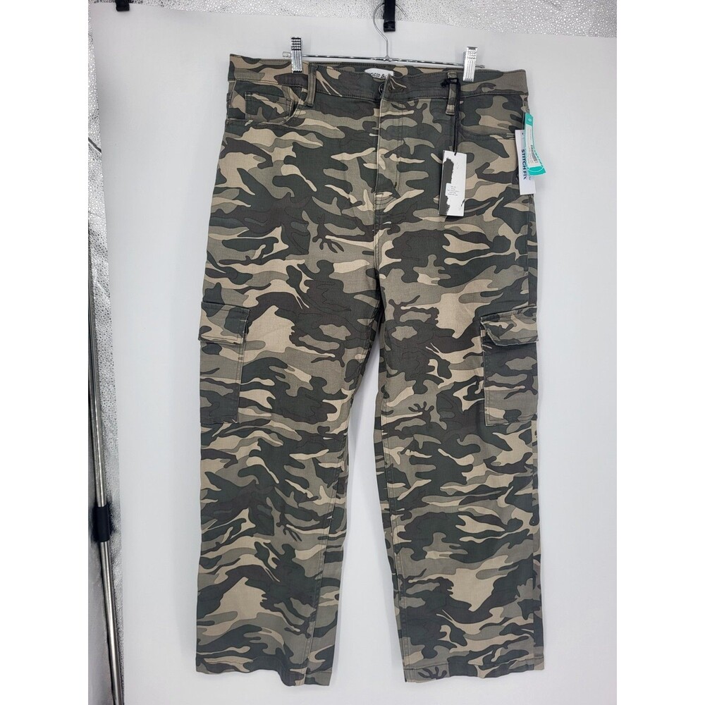 Studio Blue Women's‎ Dark Green Camo 16W High Rise Baggy Cargo Jeans NWT